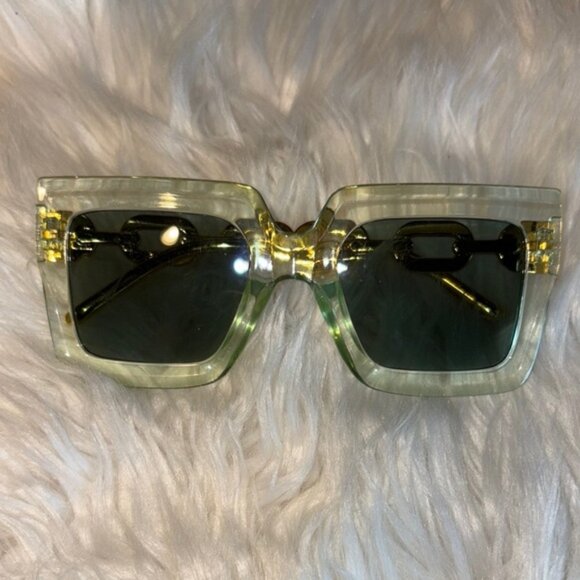 Stylish Green Sunglasses - Picture 1 of 4